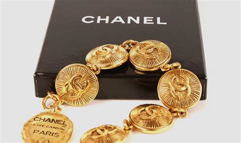 chanel pendant gold+ stamped 146|chanel jewellery date.